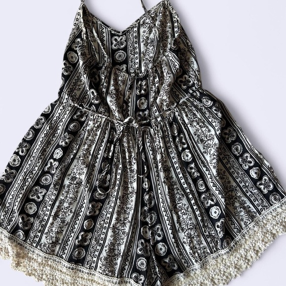 Abercrombie & Fitch Black and White Romper with Lace Trim size S - Picture 3 of 6